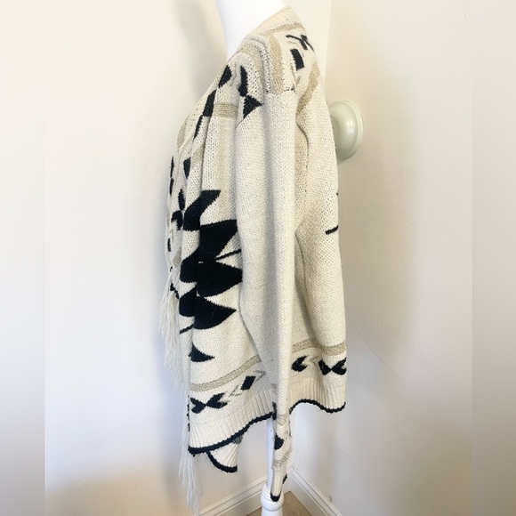 GORGEOUS TRIBAL PRINT OPEN FRONT FRINGED SWEATER! - Picture 6 of 17